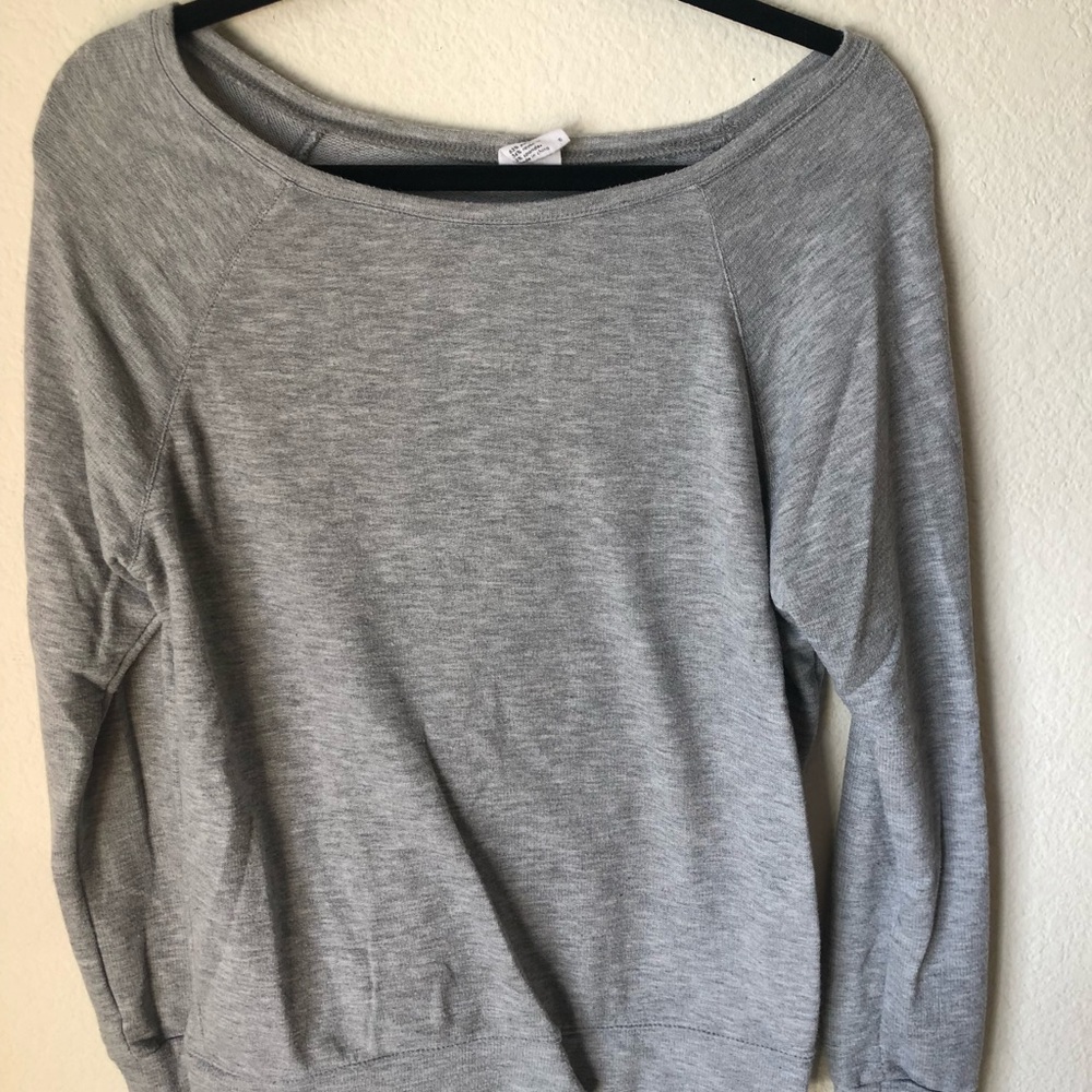 Grey long sleeve tee
